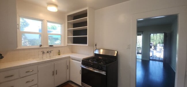 Building Photo - 1526 N Ave 47
