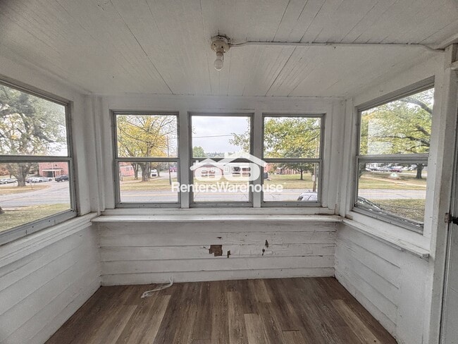 Photo - 1229 Merle Hay Rd