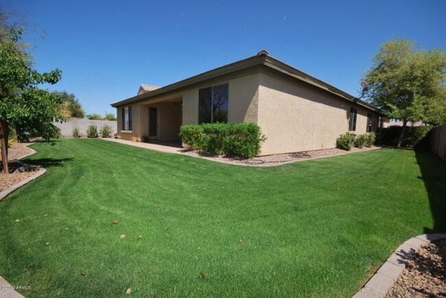 Photo - AVAILABLE NOW!!! - Amazing 4 bedroom singl...
