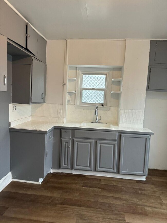 Photo - Recently Renovated Three Bed One Bath Ready For A New Tenant!