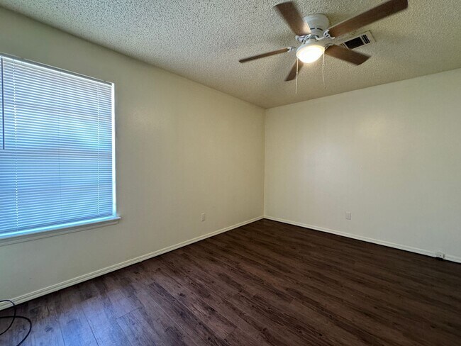 Photo - 6124 SW Oakcliff Ave