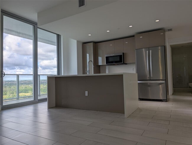 Photo - 2000 Metropica Wy Unit 1501