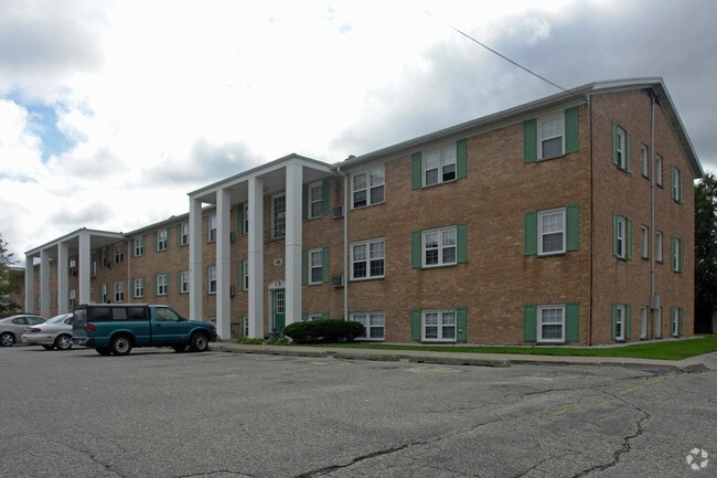 Photo - Town & Country Apartments