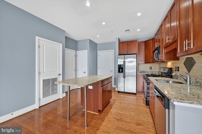 Building Photo - 1800 Wilson Blvd Unit 403