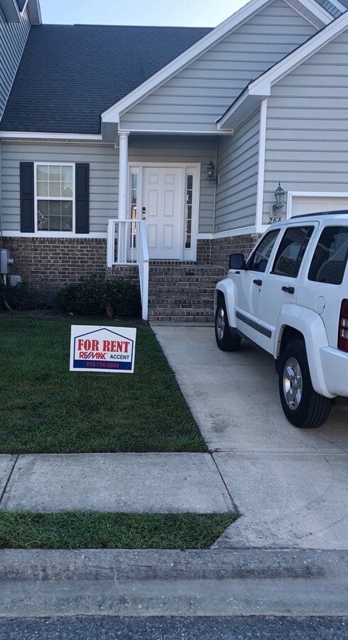 3 bedrooms 2 1/2 bath Townhome - 3 bedrooms 2 1/2 bath Townhome