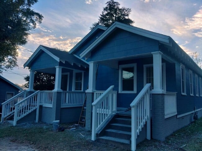 Building Photo - 1503 11th Ave