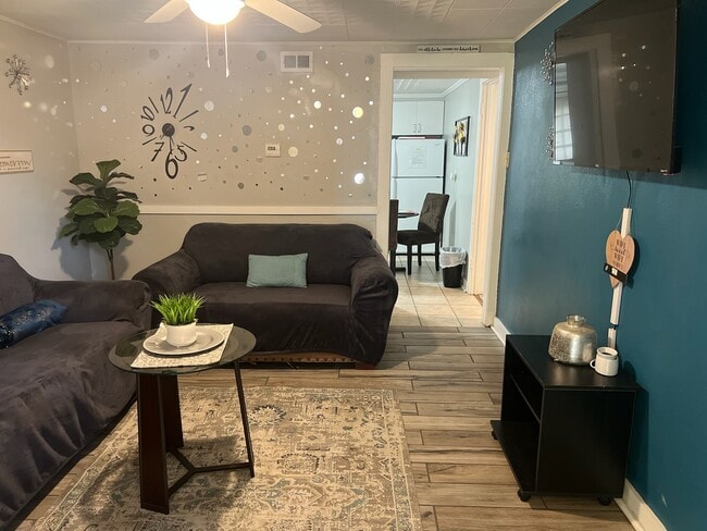 Living Room - 2420 20th Ave