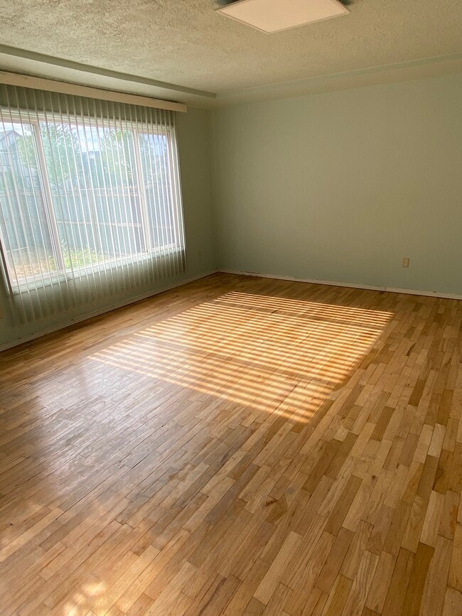 Photo - 4813 S Pine St