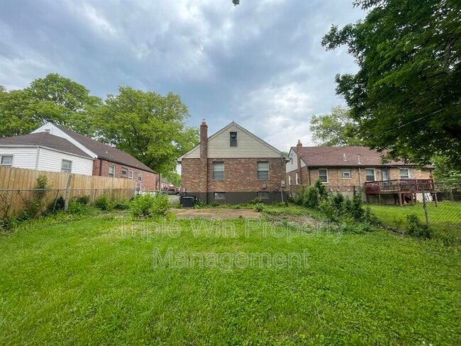 Photo - 6918 Etzel Ave
