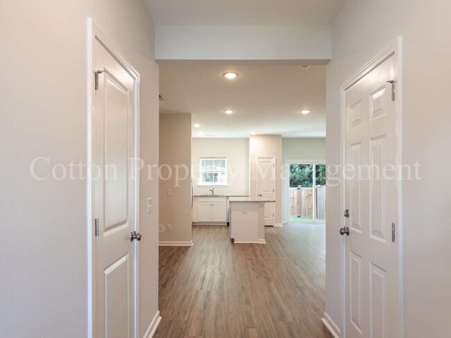 9044 Laurel Bay Ln