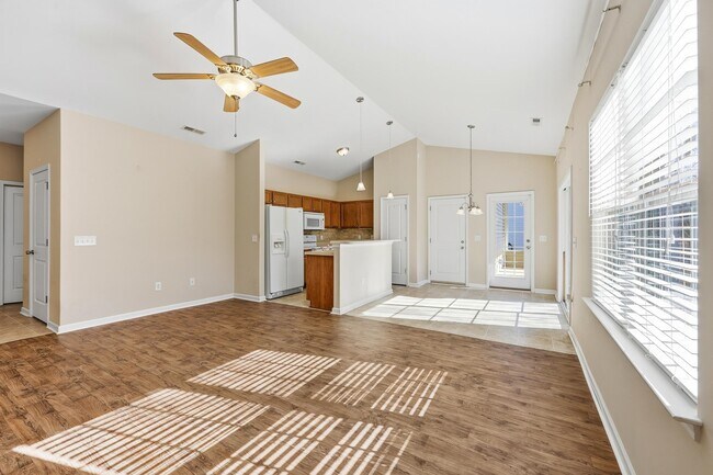 Photo - 292 Oak Crest Cir