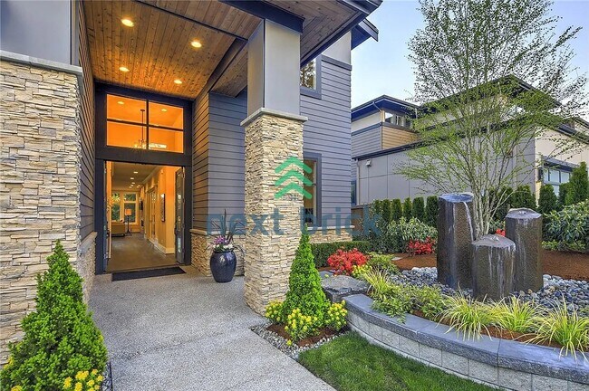Photo - Luxurious 5-Bed, 5-Bath Oasis in Bellevue's Prime Location!