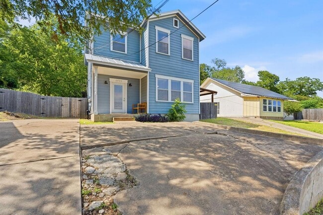 Photo - 2720 Oak Springs Dr