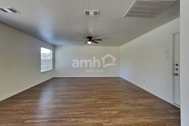 Photo - 5349 Yale Dr