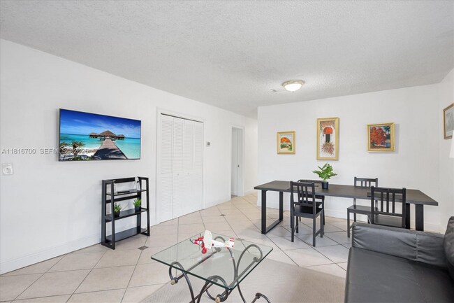 Photo - 5726 SW 20th St