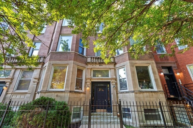 Building Photo - 2254 W Adams St Unit 3 Rental
