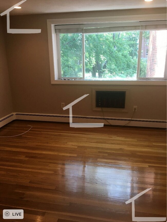 Photo - 360 Market St