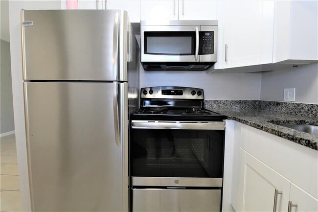 Photo - 3001 Bee Ridge Rd Unit 213