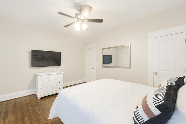 Photo - 753 Charlotte Pl NW