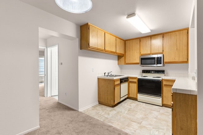 3485 Linden Ave