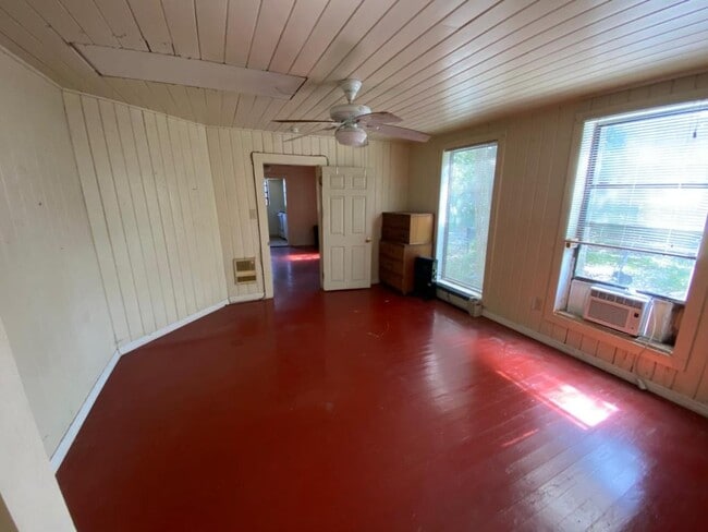 Photo - 20805 Chestnut St