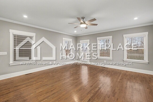 Photo - 122 Valley View St