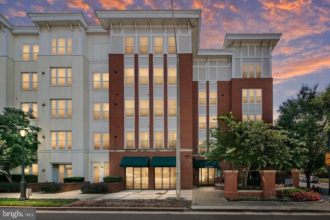 Building Photo - 2655 Prosperity Ave Unit 108