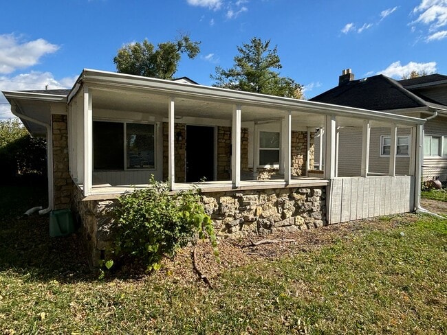 Photo - 4 Bed, 1.5 Bath Pet-Friendly Home with Fully Fenced Backyard