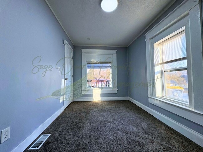 Photo - HUGE MASTER BEDROOM