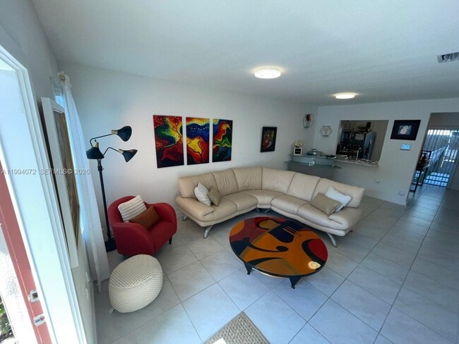 Photo - 456 NE 4th St