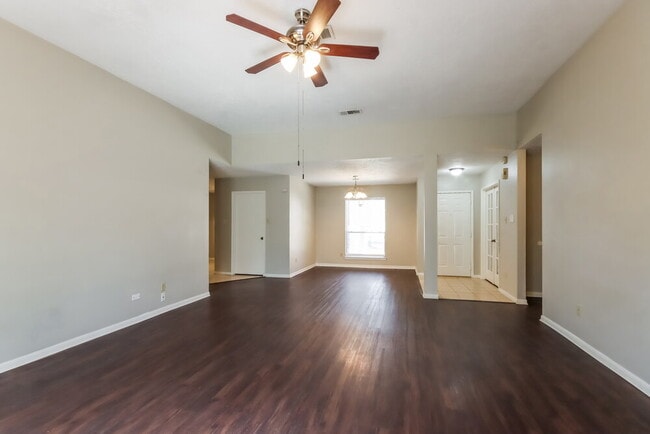 Photo - 28807 Binefield St