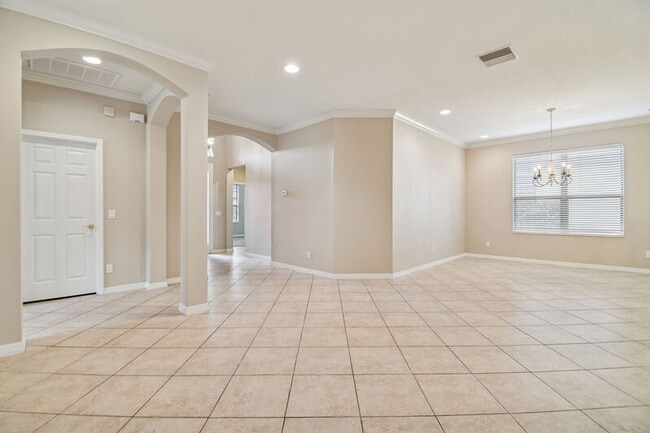 Photo - 127 Silver Falls Dr