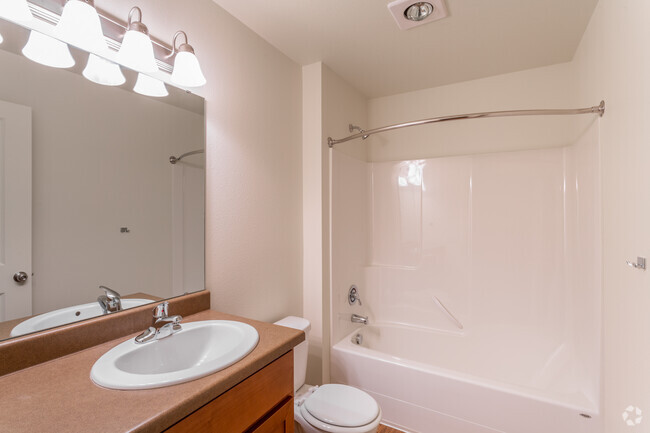 Lilac - 2BR, 2BA - 932 SF - Copper Hill Apartments