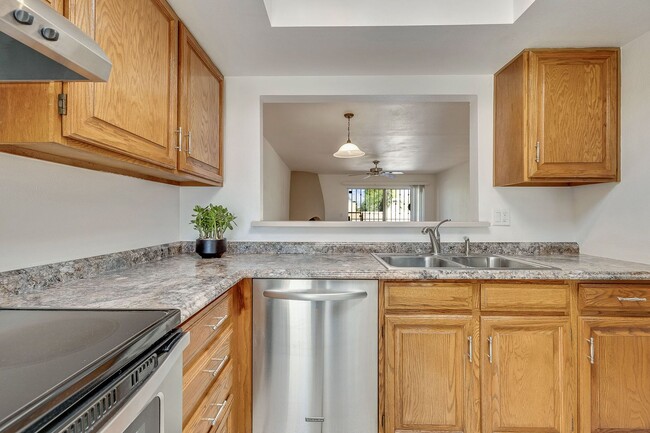 East-2 bedroom/ 2 bathroom townhome - East-2 bedroom/ 2 bathroom townhome