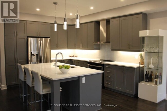 Photo - 333 Lysander Pl