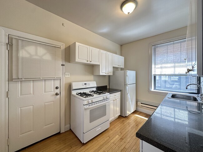 Photo - 1318 Oak Ave Unit J2