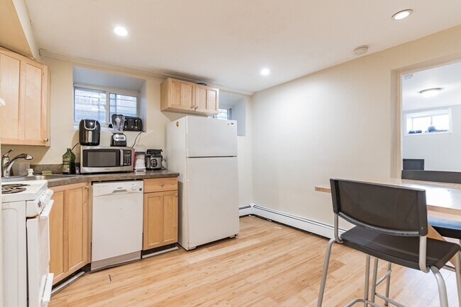 141 Chiswick Rd Unidad 1B