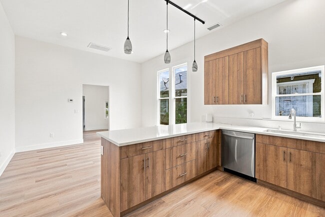 Photo - 3410 W 27th St Unit 3410