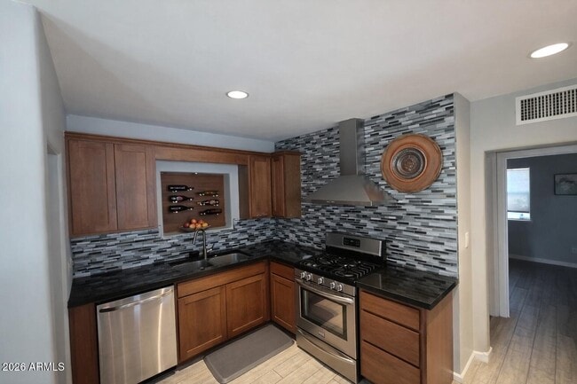 Photo - 174 W Highland Ave