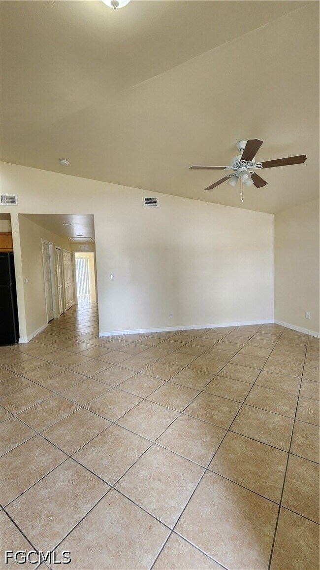 2118 Snead Dr