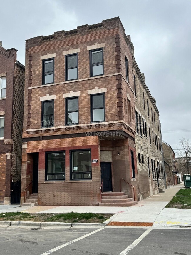 Building Photo - 2361 S Whipple St Unit 1f