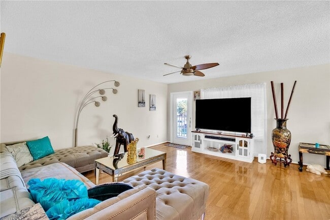 Photo - 2 Vis Gdns Trl Unit 202