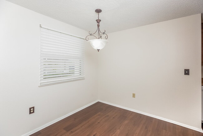 Photo - 6205 37th Ave W