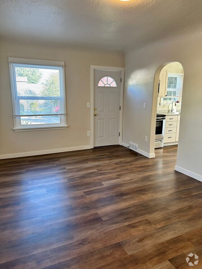 Building Photo - Newly renovated 2 bedroom duplex across th... Rental