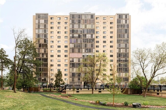 Building Photo - Great Candlewyck condo with and amazing view and lifestyle that can't be beat