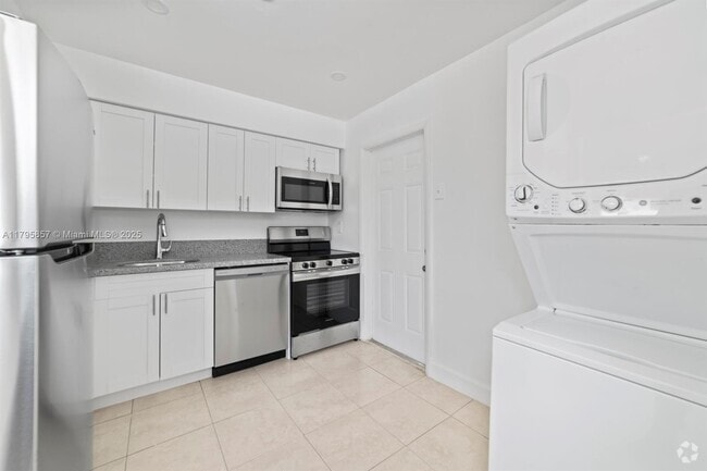 Building Photo - 2457 NE 183rd St Unit 1 Rental