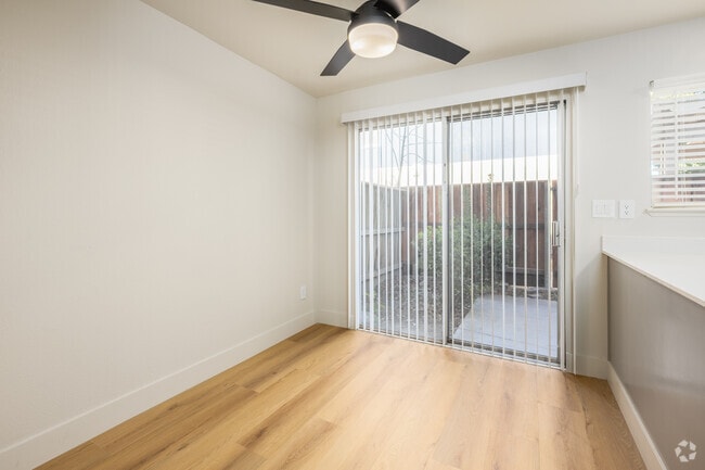 2BR, 1BA - 1080SF - Dining Room - Standiford Court Apartments