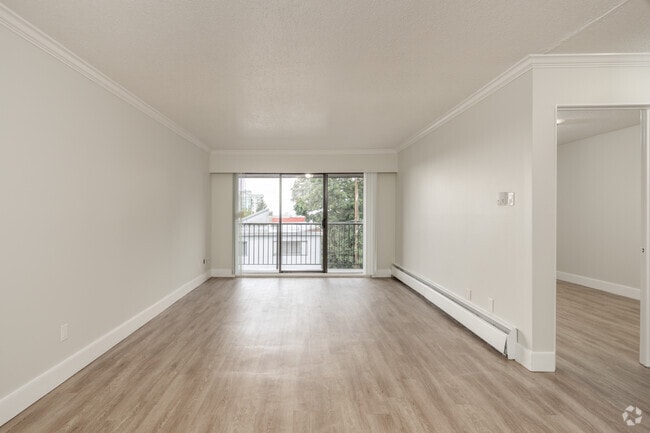3BR, 1.5BR - 800SF