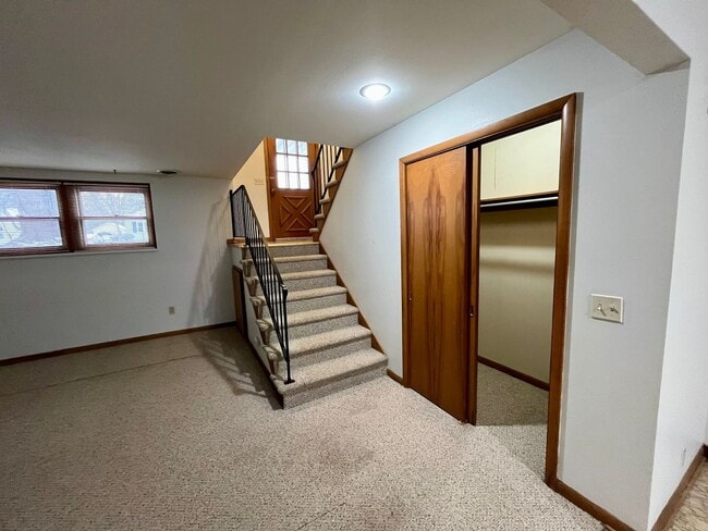 Photo - 811-813 W Adler Rd Unit #811