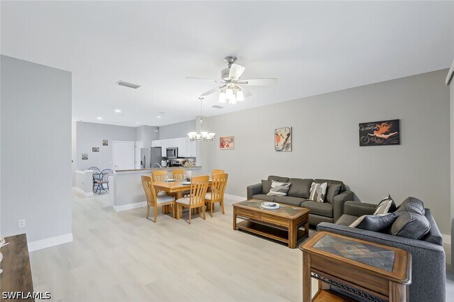 Photo - 836 Hampton Cir